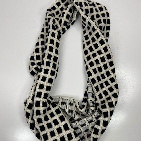 J Crew Black and White Geometric Print Infinity Scarf Wool Blend Knit Black - Picture 2 of 3
